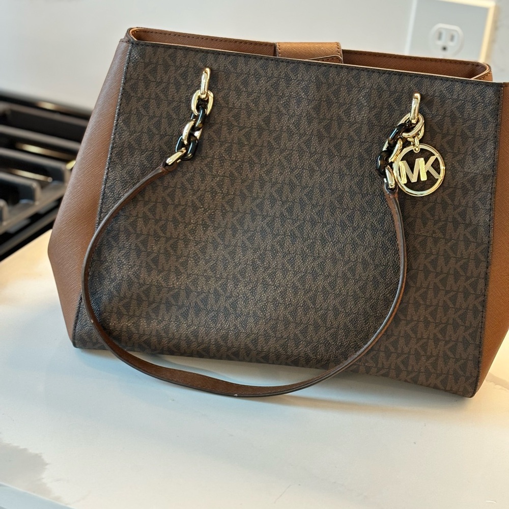 Michael Kors Signature tote